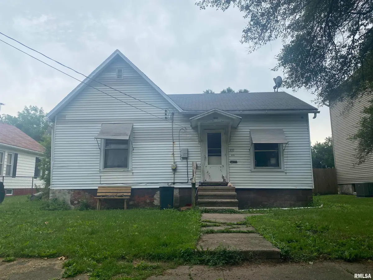 835 S 1st Avenue, Canton, IL 61520 - #1