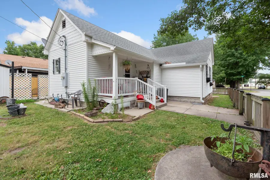 301 N 9th Street, Herrin, IL 62948 - #2