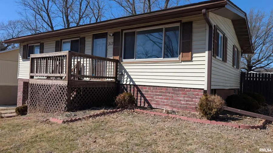 313 Hawthorne Circle, Creve Coeur, IL 61610 - #2