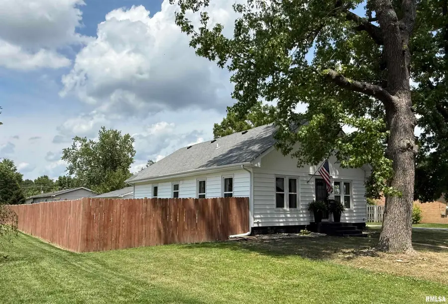 1606 W Copeland Street, Marion, IL 62959 - #2
