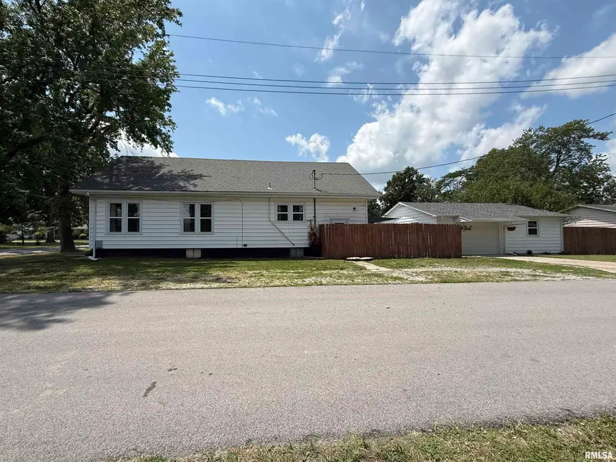 1606 W Copeland Street, Marion, IL 62959 - #3