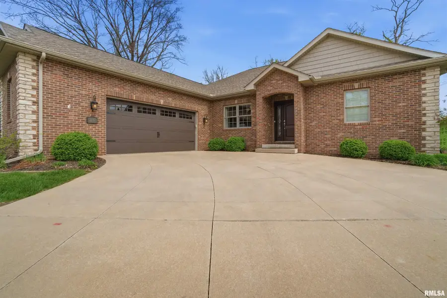 2717 W Woods Edge Drive, Peoria, IL 61614 - #2