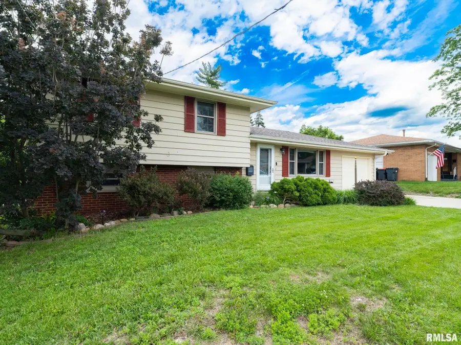 2217 Crestview Drive, Pekin, IL 61554 - #2