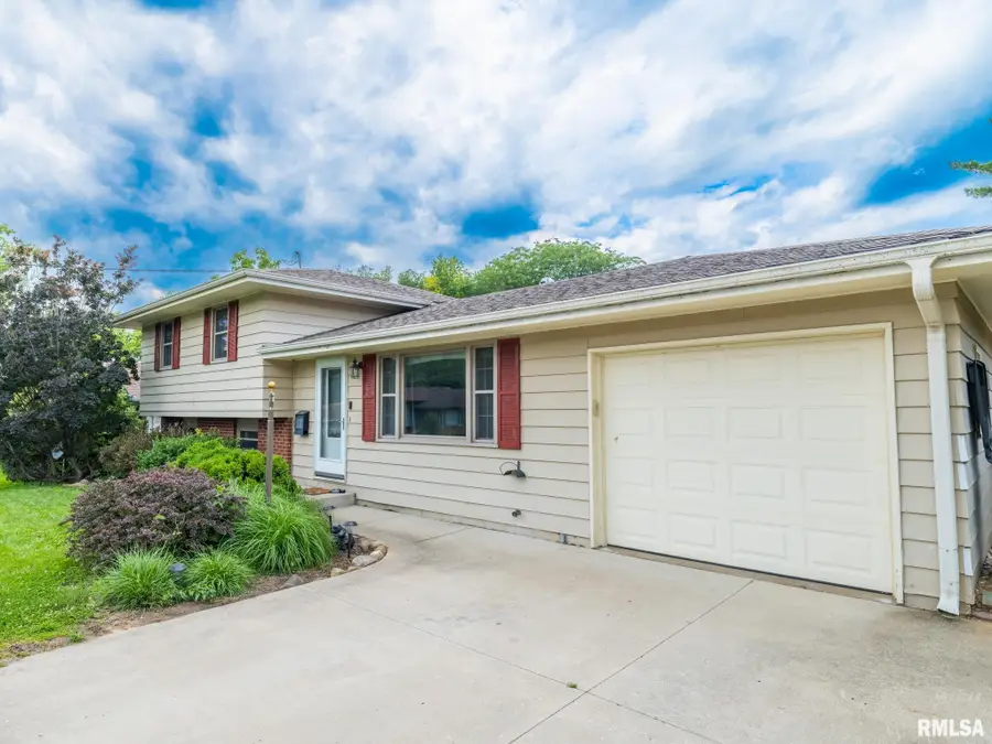 2217 Crestview Drive, Pekin, IL 61554 - #3