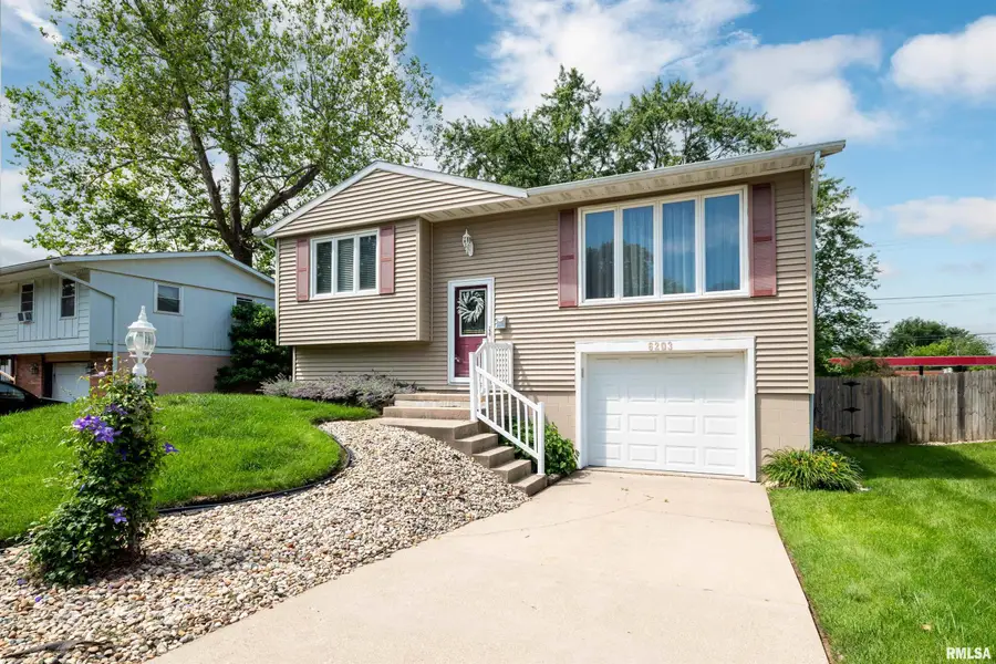 6203 N Randwick Road, Peoria, IL 61615 - #2