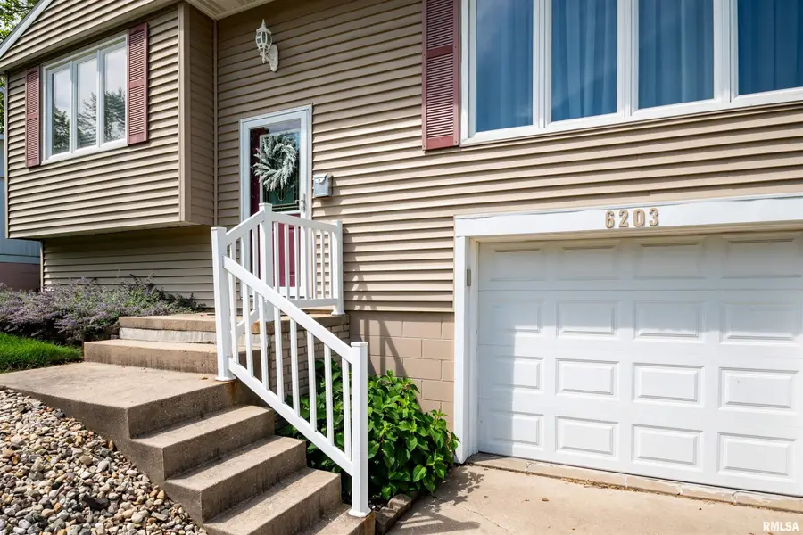 6203 N Randwick Road, Peoria, IL 61615 - #3