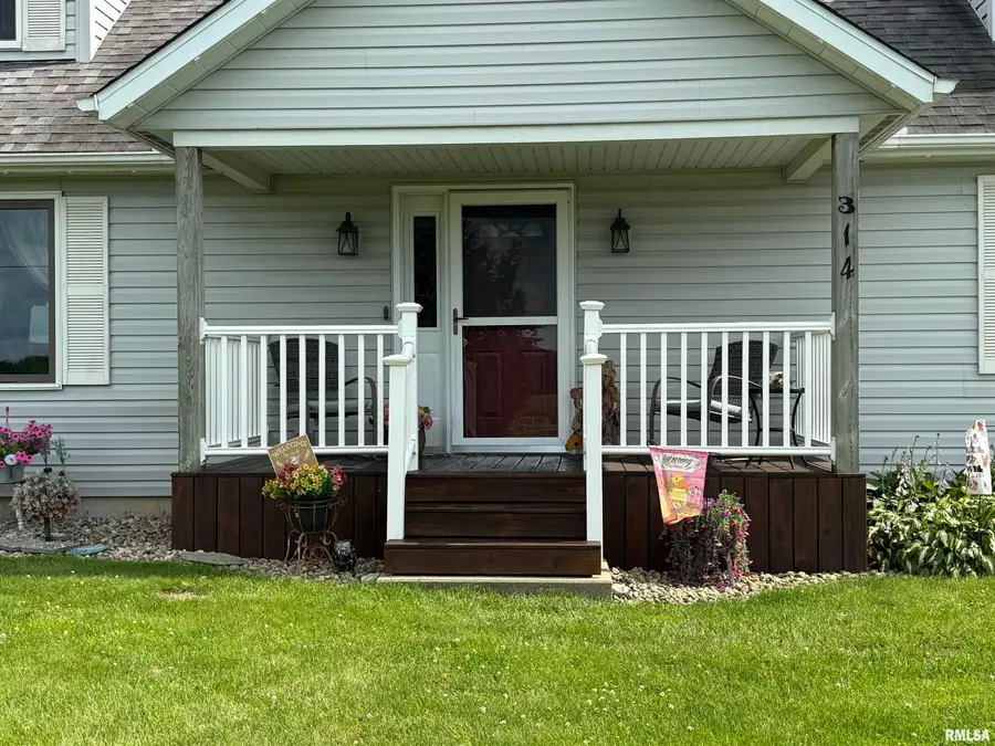314 W 9th Street, Canton, IL 61520 - #2