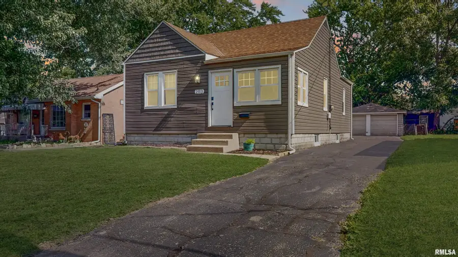 2113 W Edna Court, West Peoria, IL 61604 - #2