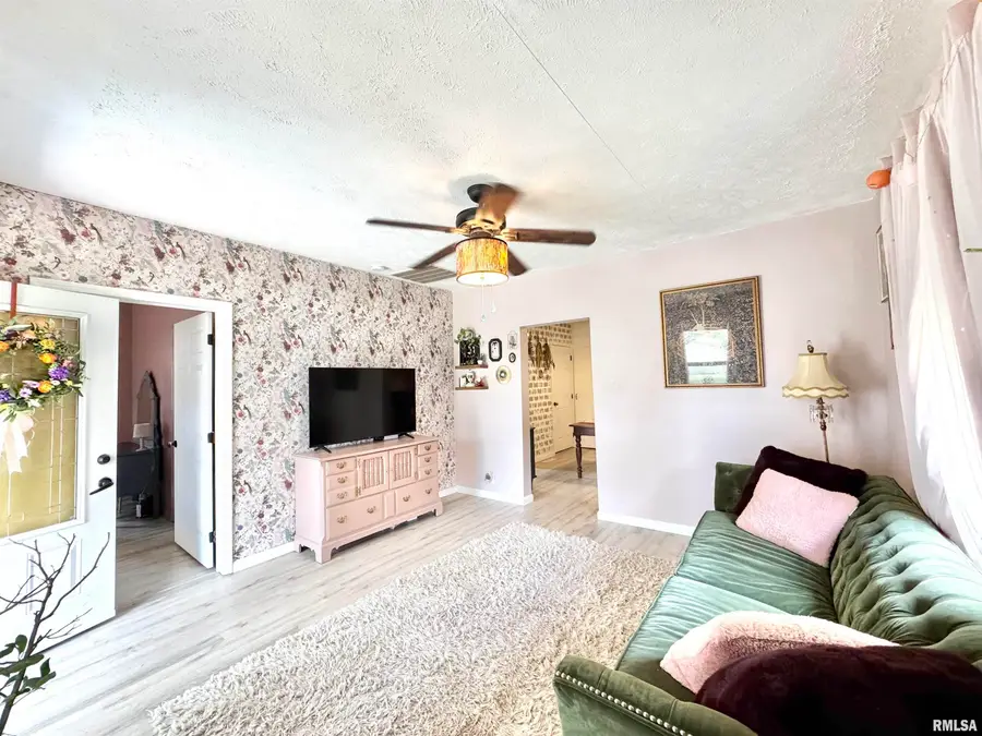 1205 W Adams Street, Herrin, IL 62948 - #3