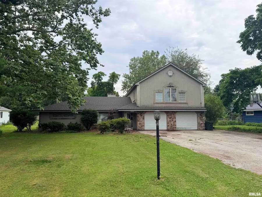 3302 E Cedar Hills Drive, Chillicothe, IL 61523 - #3