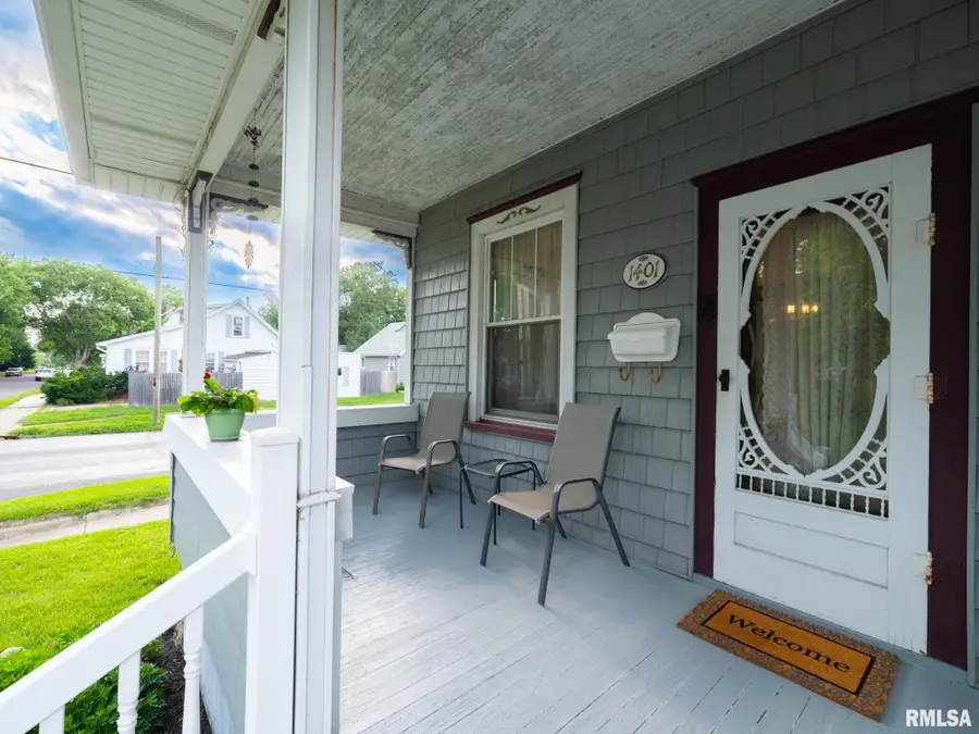 1401 Caroline Street, Pekin, IL 61554 - #2