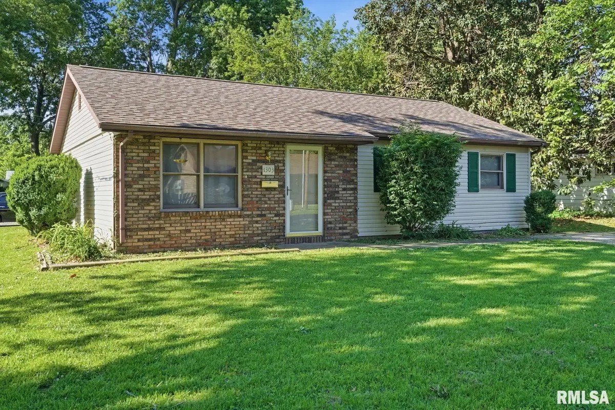 1303 W Prairie Street, Marion, IL 62959 - #1