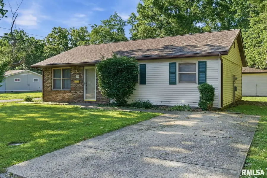 1303 W Prairie Street, Marion, IL 62959 - #2
