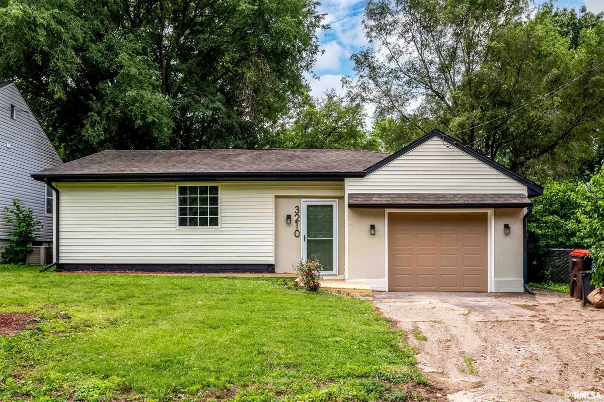 3210 W Greenwood Place, Peoria, IL 61614 - #1