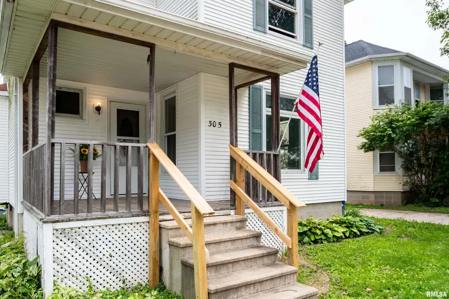 305 N Magnolia Street, Elmwood, IL 61529 - #3