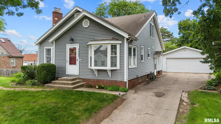 1323 W Circle Road, Peoria, IL 61604 - #3