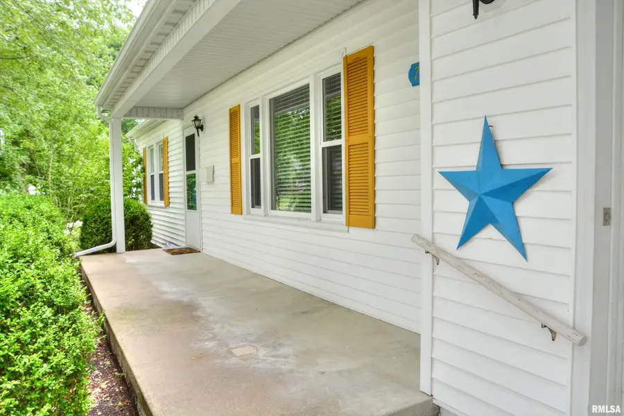 708 Memorial Drive, Macomb, IL 61455 - #3