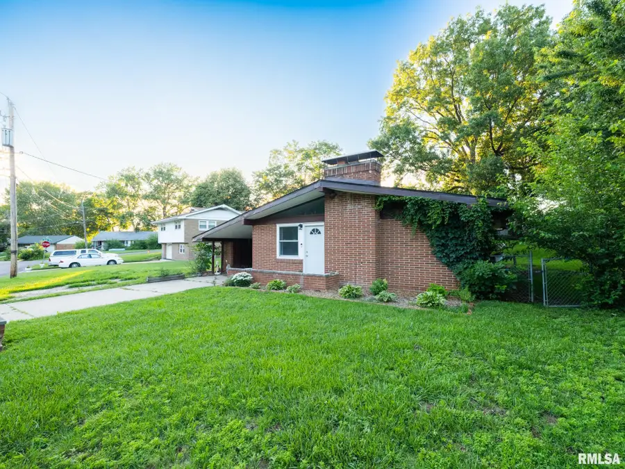 2215 Glendale Avenue, Pekin, IL 61554 - #2