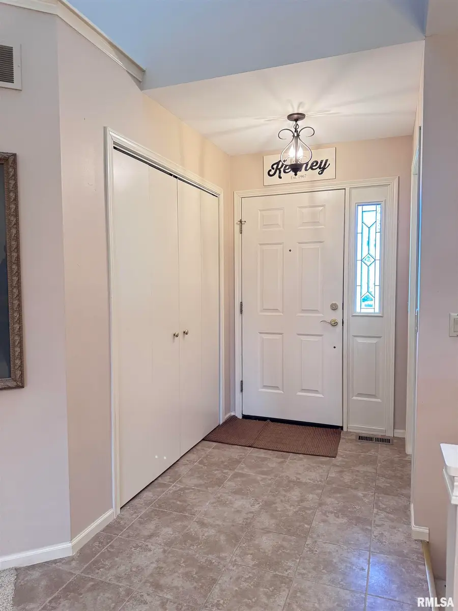 913 Bayberry Lane, Macomb, IL 61455 - #2