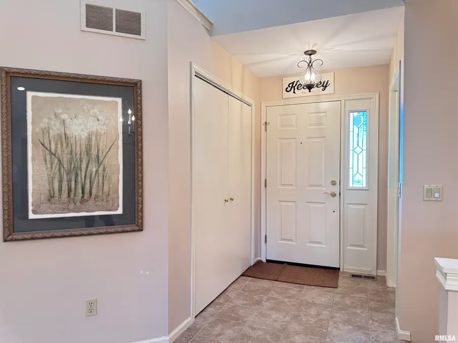 913 Bayberry Lane, Macomb, IL 61455 - #3