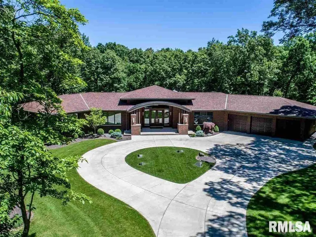 440 Linden Street, Pekin, IL 61554 - #1