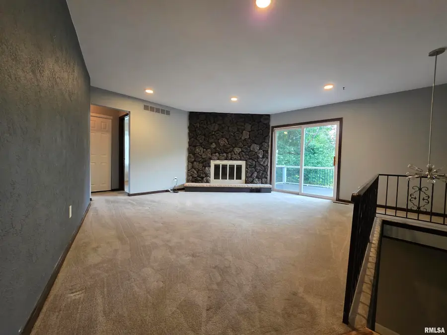 2122 Highwood Avenue, Pekin, IL 61554 - #3