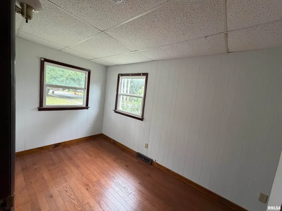 1420 W Cherry Street, Herrin, IL 62948 - #2