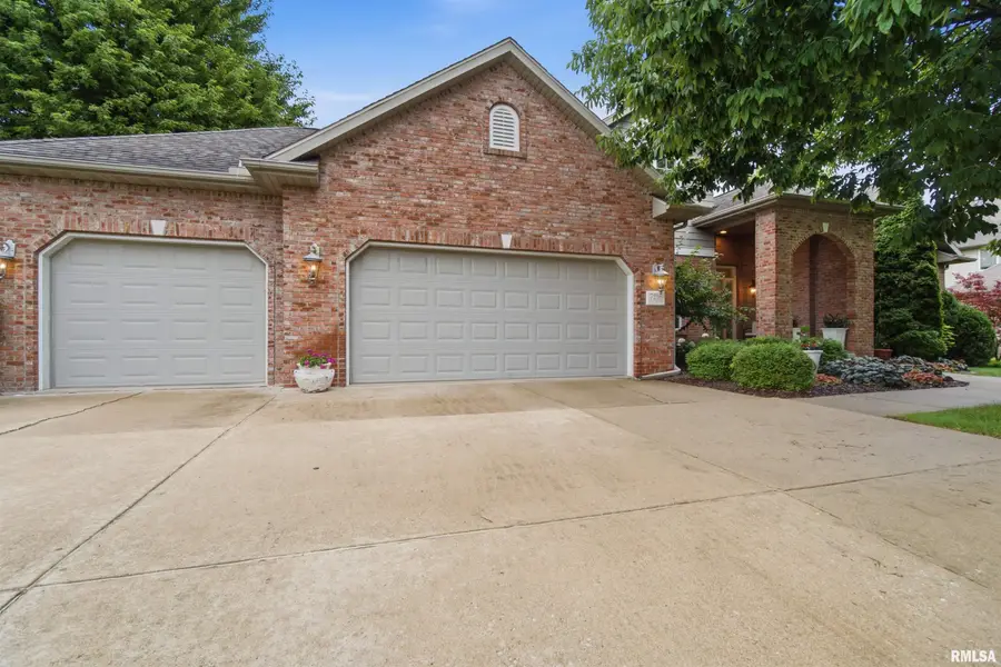 7216 N Draycott Place, Peoria, IL 61615 - #2