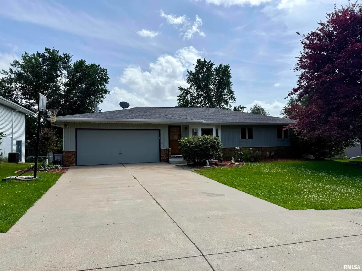 3216 W Wilshire Avenue, Peoria, IL 61614 - #1