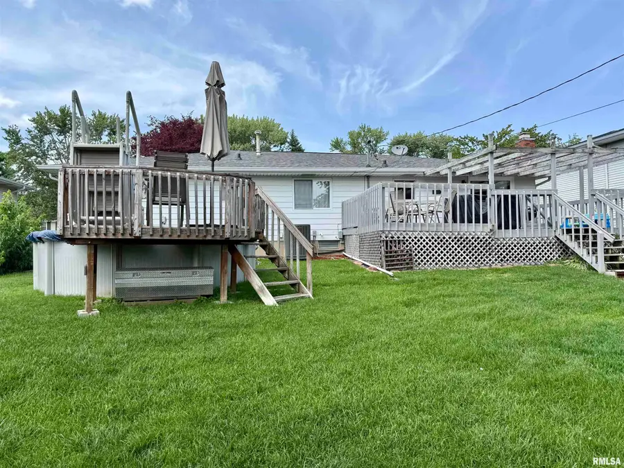 3216 W Wilshire Avenue, Peoria, IL 61614 - #3