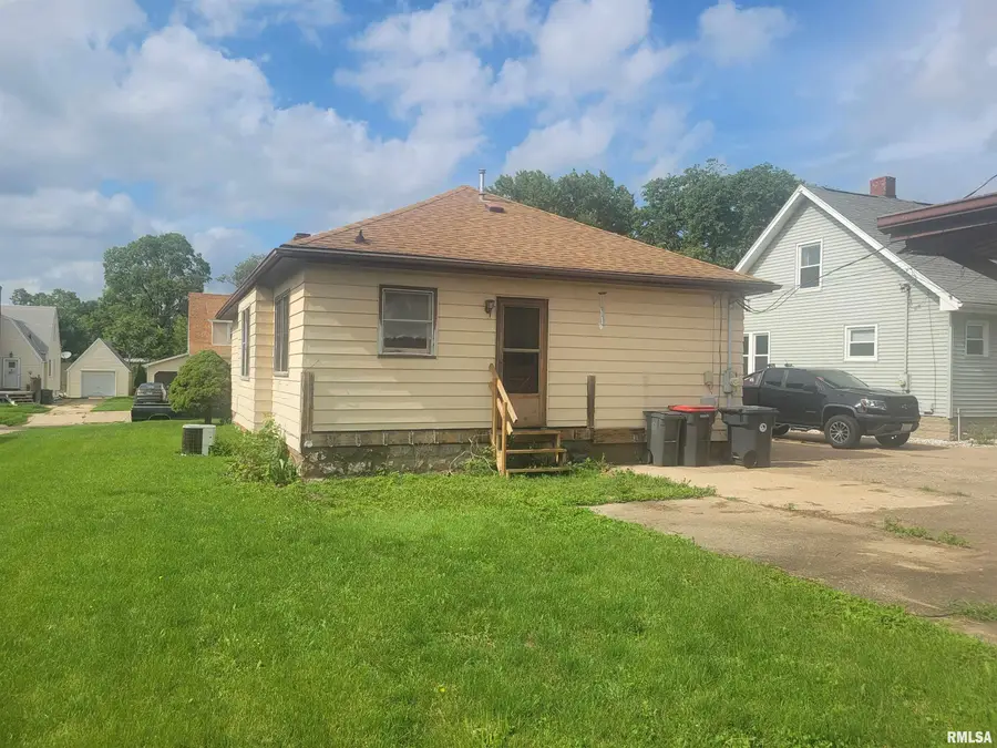 332 Herman Street, Pekin, IL 61554 - #2