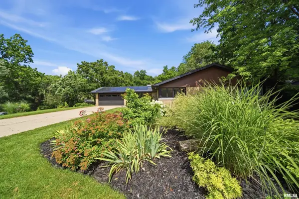 5200 N Sherbrook Lane, Peoria, IL 61614