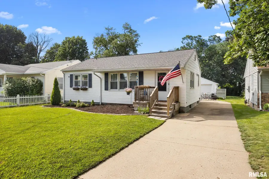 2921 W Kenwood Avenue, West Peoria, IL 61604 - #2