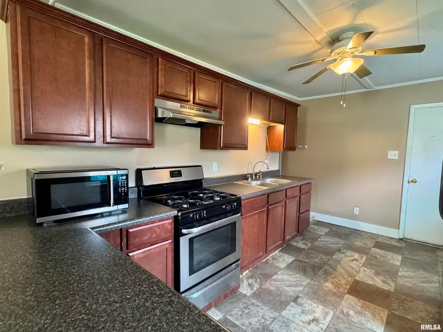 410 E Summit Street, Macomb, IL 61455 - #3