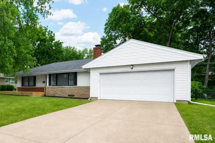 1407 W Sunnyview Drive, Peoria, IL 61614 - #3