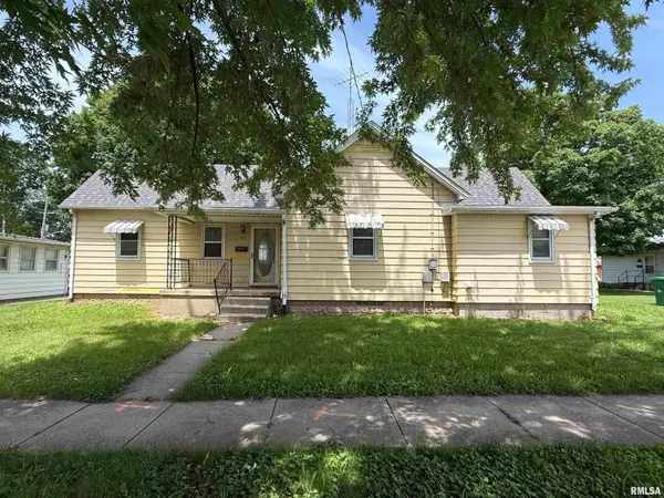 361 W Fulton Street, Farmington, IL 61531-1135