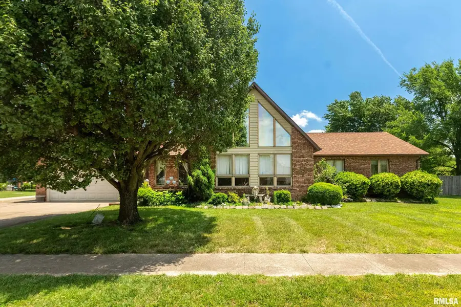 1403 Magnolia Drive, Marion, IL 62959 - #2