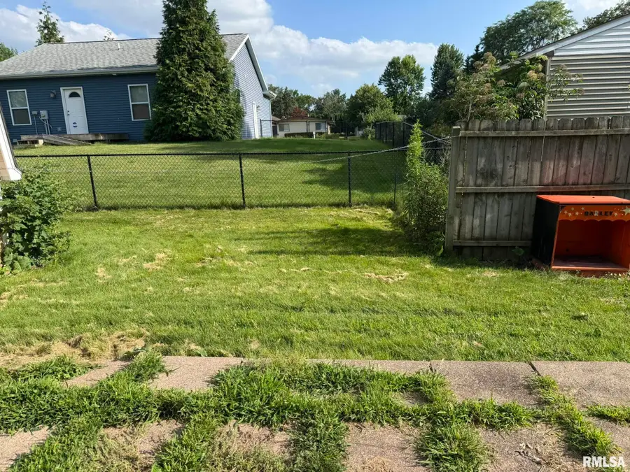 616 W Hawliette Court, Peoria, IL 61614 - #2