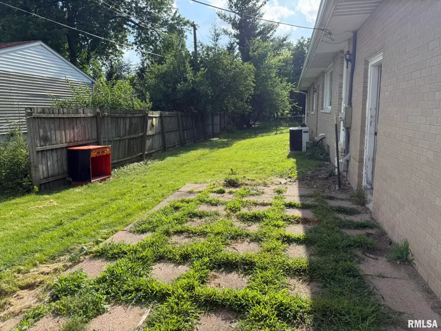 616 W Hawliette Court, Peoria, IL 61614 - #3