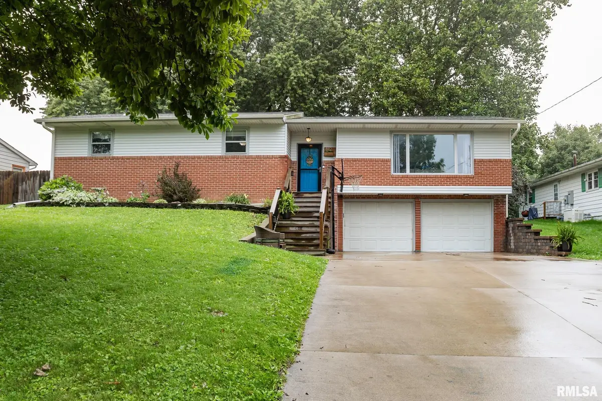 812 N 10th Street, Monmouth, IL 61462 - #1