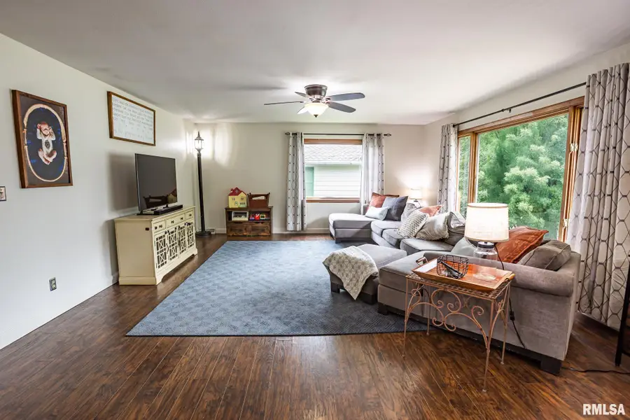 812 N 10th Street, Monmouth, IL 61462 - #3