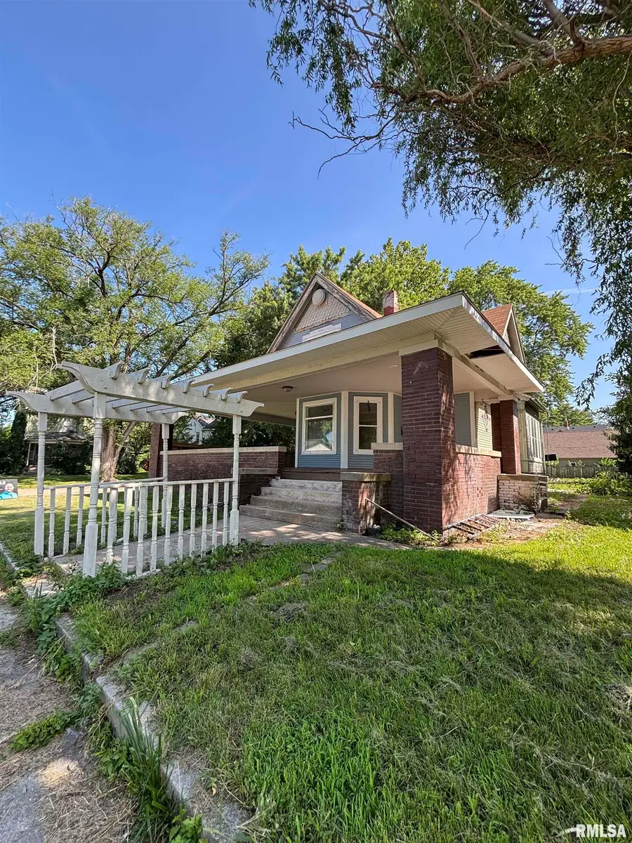 295 W Barnes Street, Bushnell, IL 61422 - #2