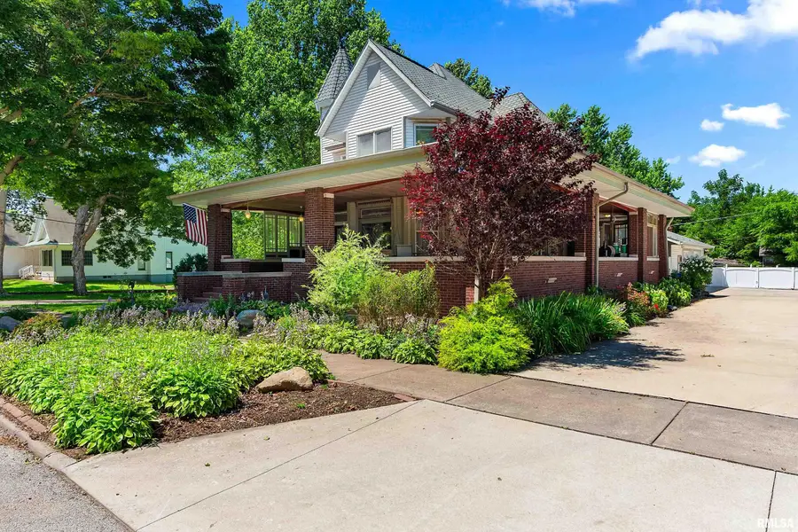 211 W 3rd Street, Delavan, IL 61734 - #2