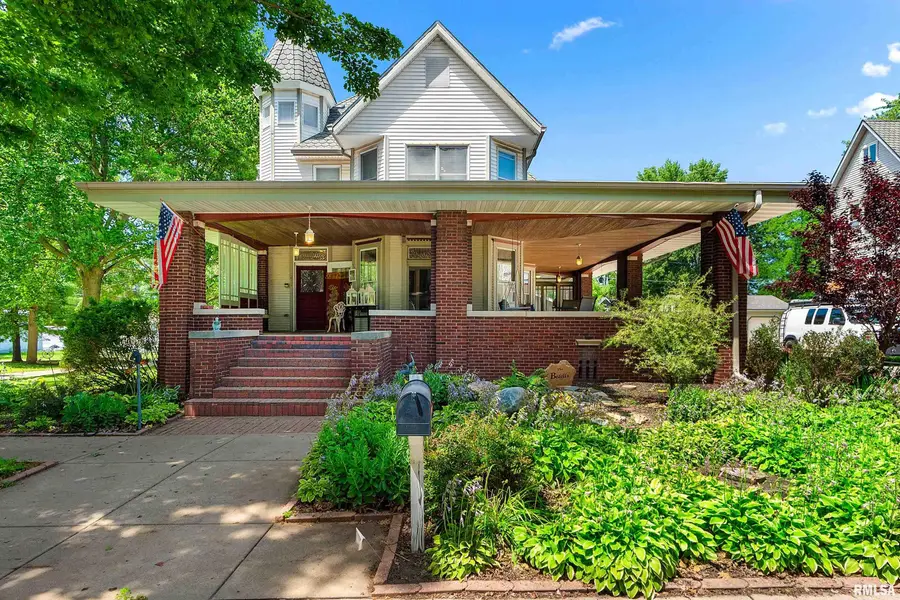 211 W 3rd Street, Delavan, IL 61734 - #3