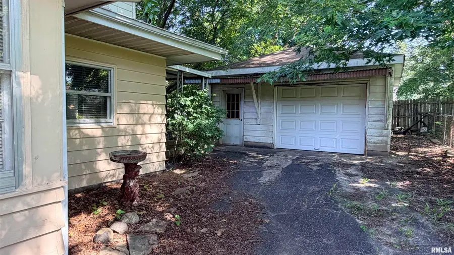 3205 W Sylvan Lane, Peoria, IL 61615 - #2