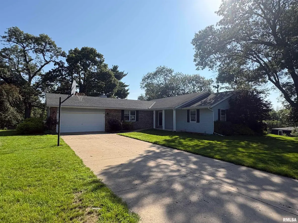300 N Sunset Drive, Manito, IL 61546 - #1
