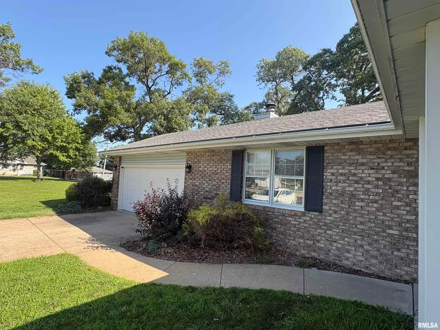 300 N Sunset Drive, Manito, IL 61546 - #3