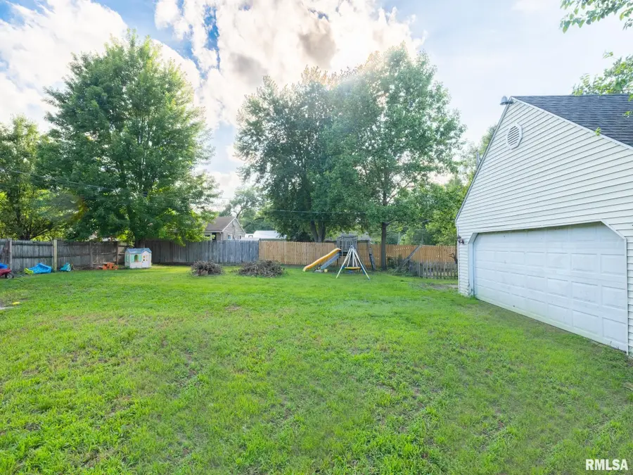241 Cooper Street, Pekin, IL 61554 - #2