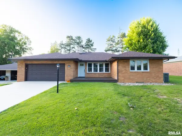 375 Sycamore Terrace, Canton, IL 61520