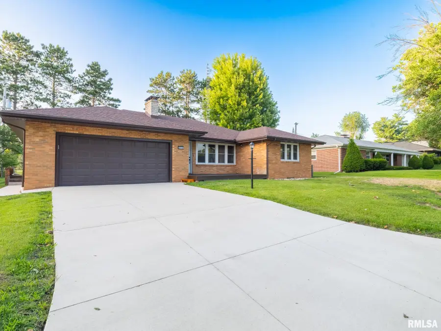 375 Sycamore Terrace, Canton, IL 61520 - #2